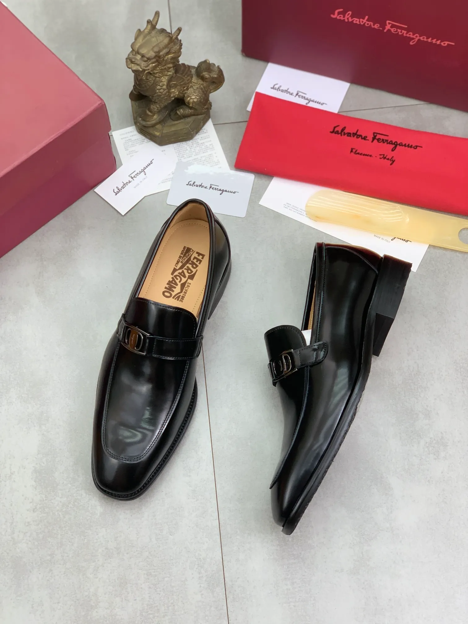 Men's Men's Shoes 💰P460💰[New Style] Water-dyed Niuli 🆘[Salvatore Ferragamo] Ferragamo's latest casual business leather shoes for men! Available at counters simultaneously! The fabric is made of specially imported original open-edge beaded calfskin, and the interior is made of imported water-dyed cowhide. It is absolutely luxurious and leads the fashion trend. Matching code: 38-45 (46 and 47 can be customized); black and brown colors are optional